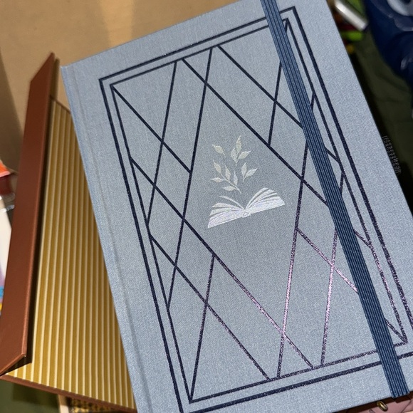 Elegant Stationery Set with Stickers and Stamp - Picture 4 of 6